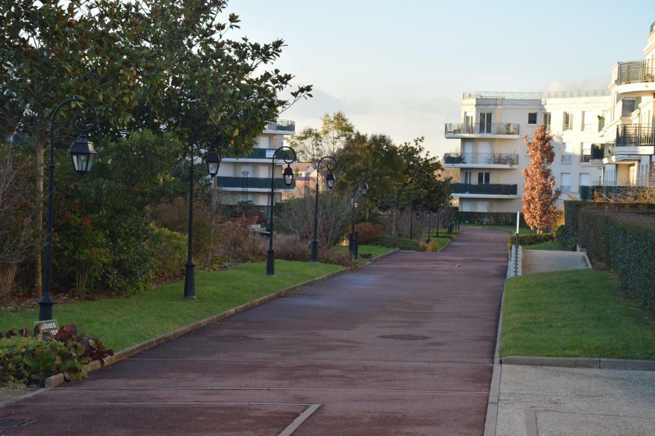 Appartement Avec Rez De Jardin A Disneyland Montévrain Exteriér fotografie