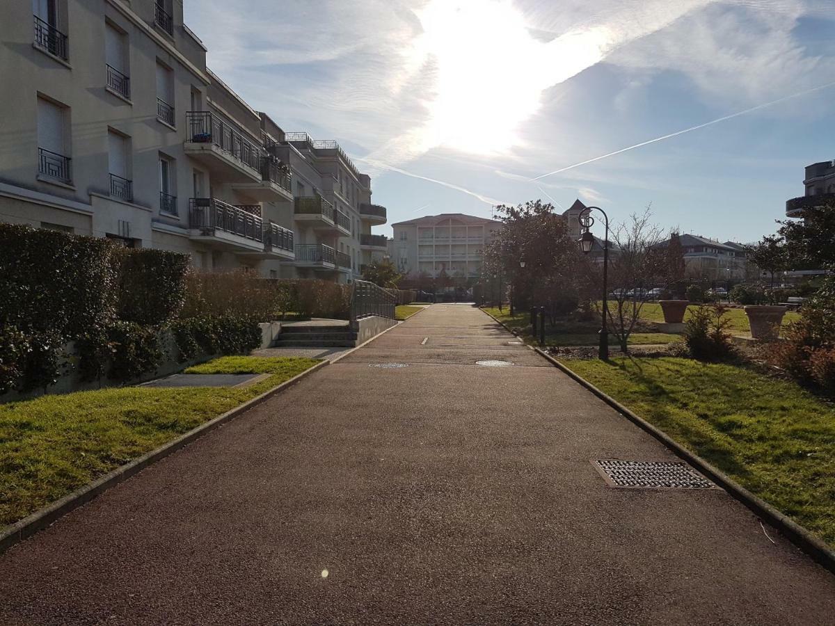 Appartement Avec Rez De Jardin A Disneyland Montévrain Exteriér fotografie